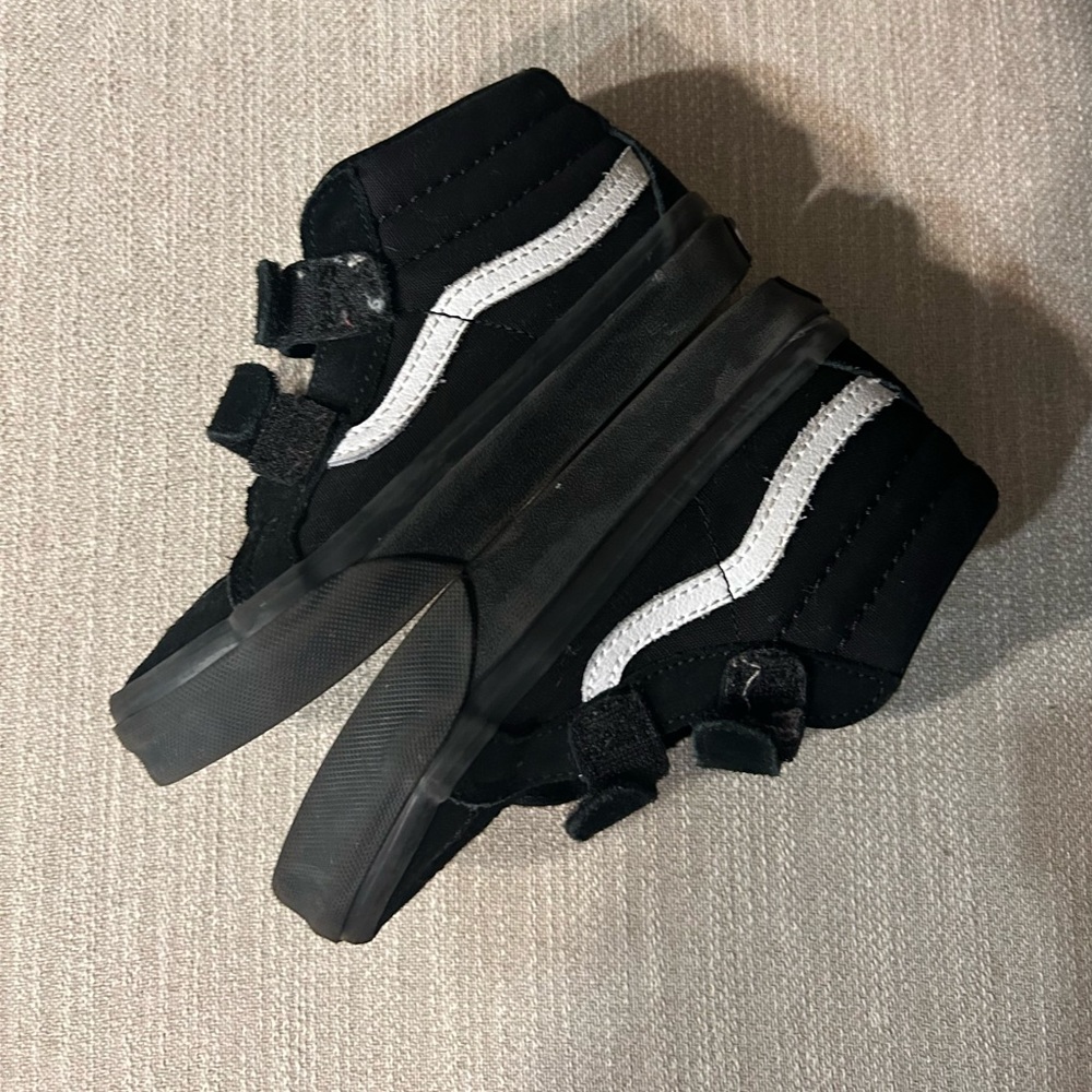 Little kids Vans black white hi top